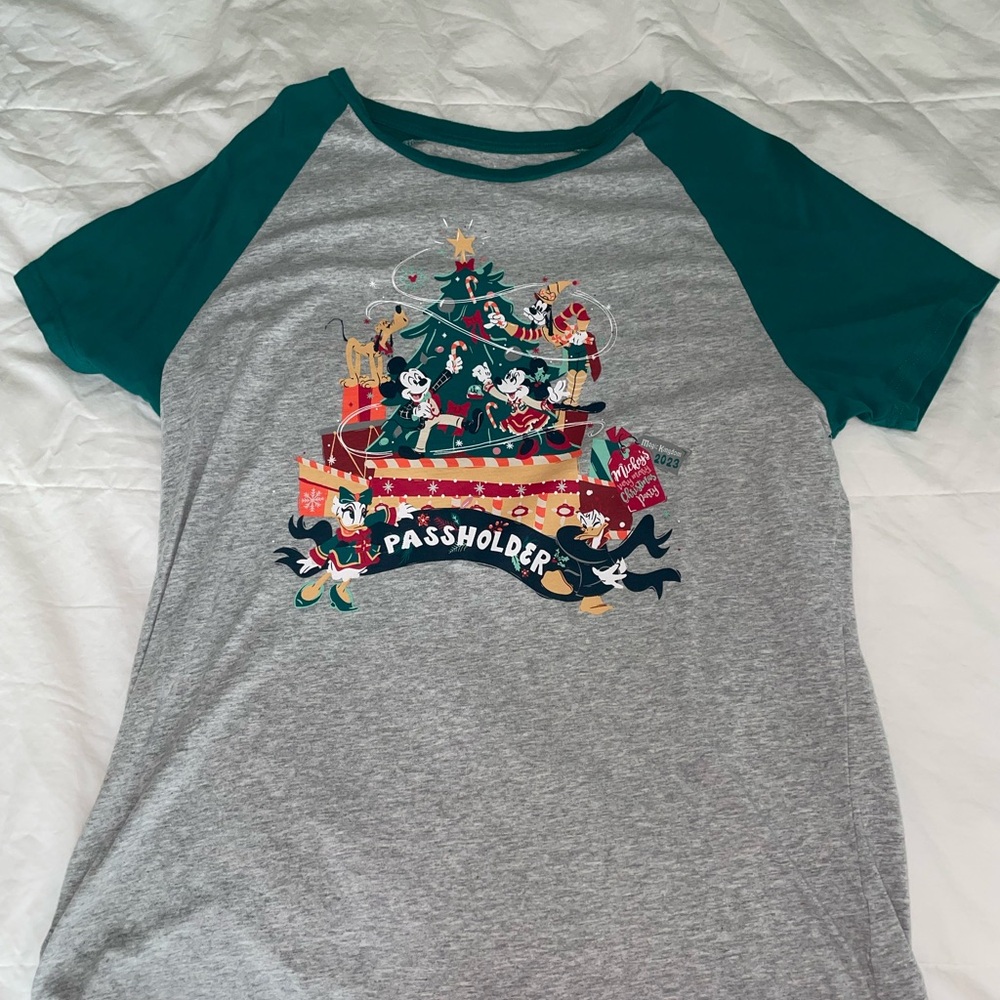 Mickey’s Very Merry Christmas Party 2023 Passholder Raglan TShirt